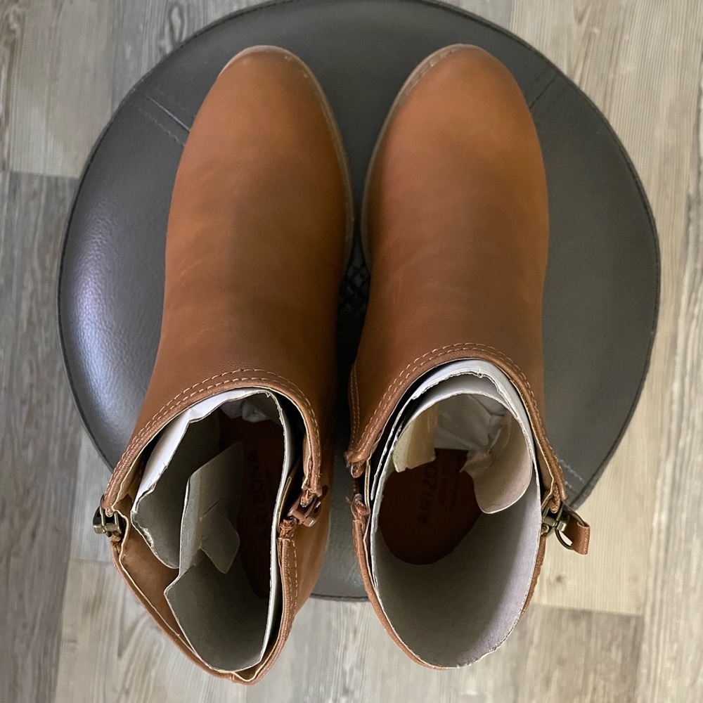 Boots - Picture 4 of 6